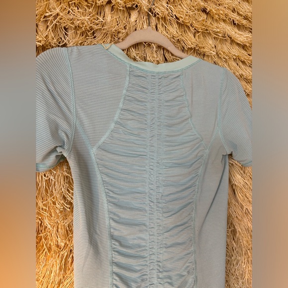 Lululemon✨EUC✨Silverscent Runner Up Short Sleeve✨Heathered Aquamarine✨size 4 - Picture 14 of 15